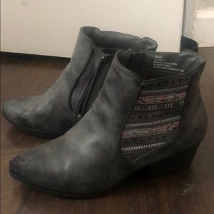 Gray booties with embroidered sides